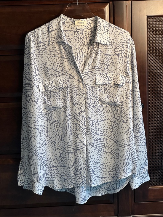 L'AGENCE Tops - L’AGENCE Utility 100% Silk Shirt Gray & Cream Print SIZE MEDIUM EUC LIKE NEW